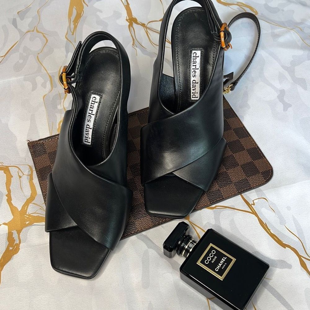 Charles David Vineyard black leather square toe pump
